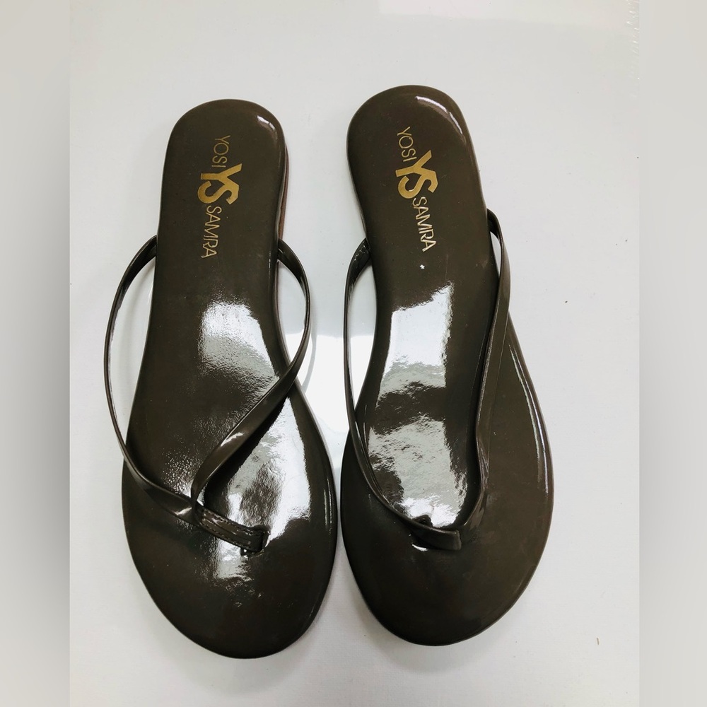 Size 8. Flip flops.  Like new.